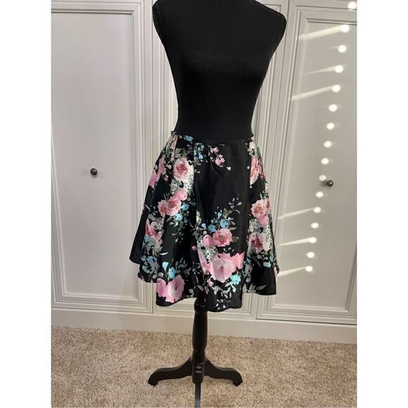 David's‎ Bridal Women's Black Floral Satin A-Line Mini Skirt Size 9 NWT - Picture 2 of 7
